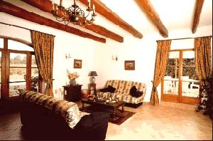 Holiday houses and vacation rentals in Provence and Languedoc, many villas with pools, southern France